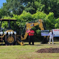 willie at groundbreaking