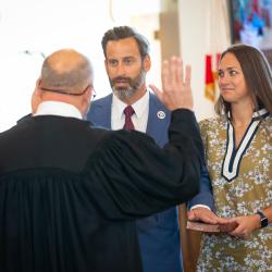 Mayor Josh Gates reciting his Oath of Office
