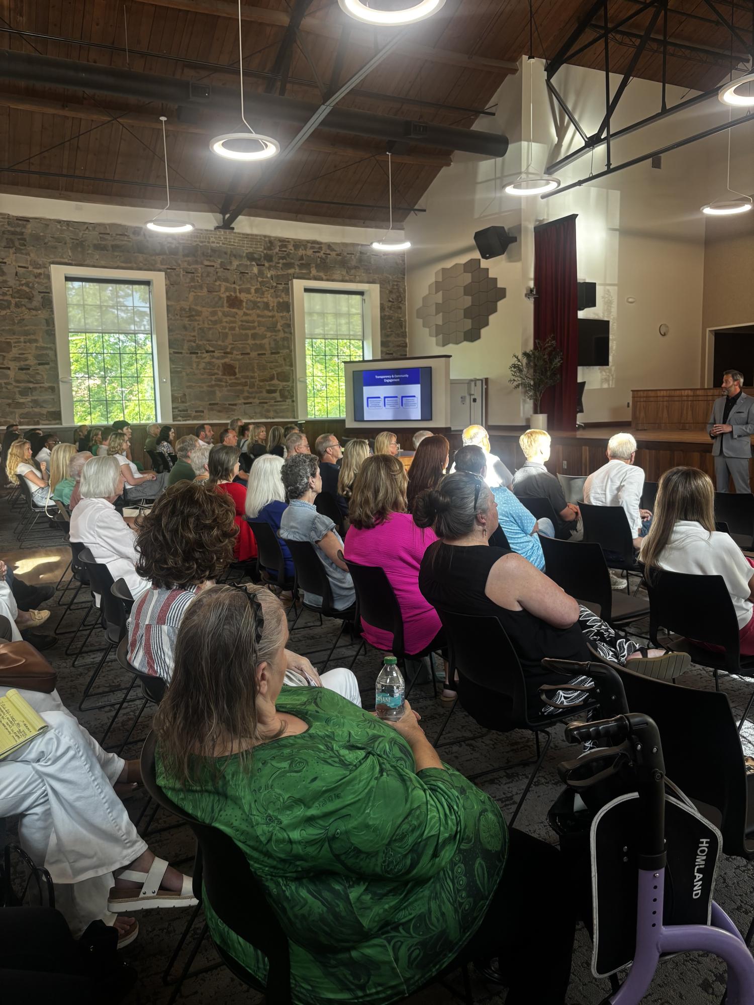 Community FOCUS meeting crowd